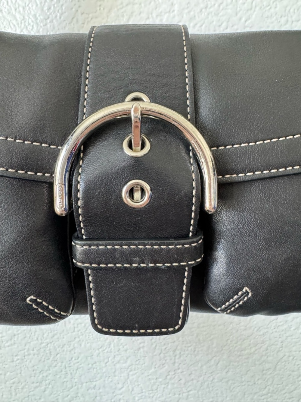 Coach Soho Black Leather Flap Shoulder Bag Buckle Detail Classic 0658 EUC - Picture 5 of 10